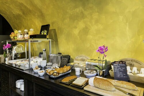 Гостиница Best Western Hotel Journel Saint-Laurent-du-Var в Сене-Лоране-дю-Варе