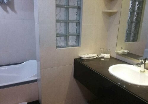 Гостиница Hotel Kharisma в Мадиуне