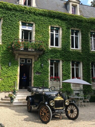 Гостиница Chateau de Challanges в Боне