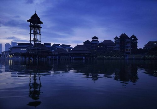 Гостиница DoubleTree by Hilton Putrajaya Lakeside в Путраджае