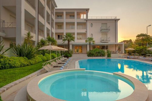 Гостиница Hotel Nazionale в Дезенцано-дель-Гарда