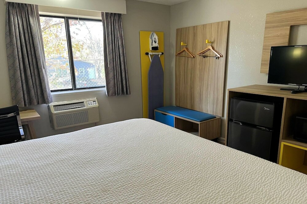 Фото Days Inn by Wyndham Warrensburg