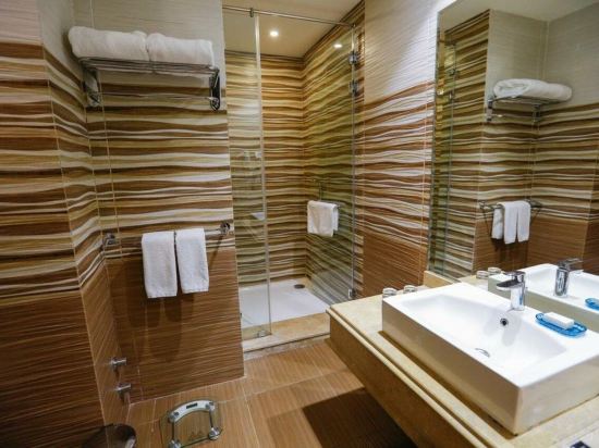 Фото Tolip Family Park Hotel