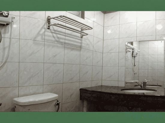 Фото Burmahtel - Hostel