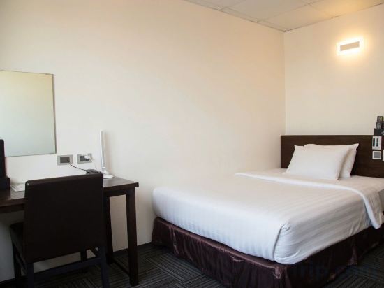 Фото Sakura Hotel 3