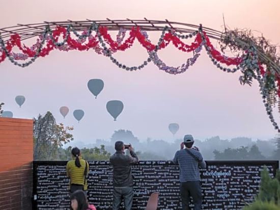 Фото Bagan View Hotel
