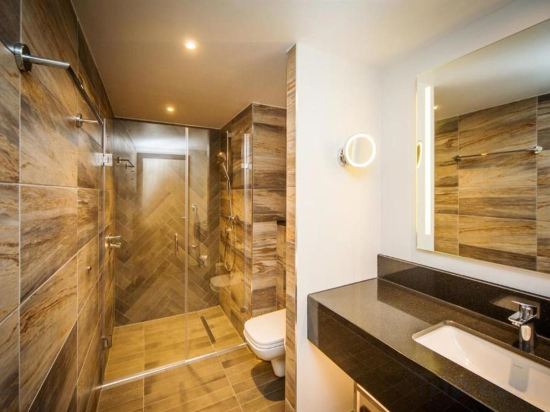 Фото DoubleTree by Hilton Hotel London Kingston Upon Thames