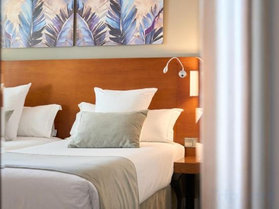 Фото Hotel Puerta de Toledo