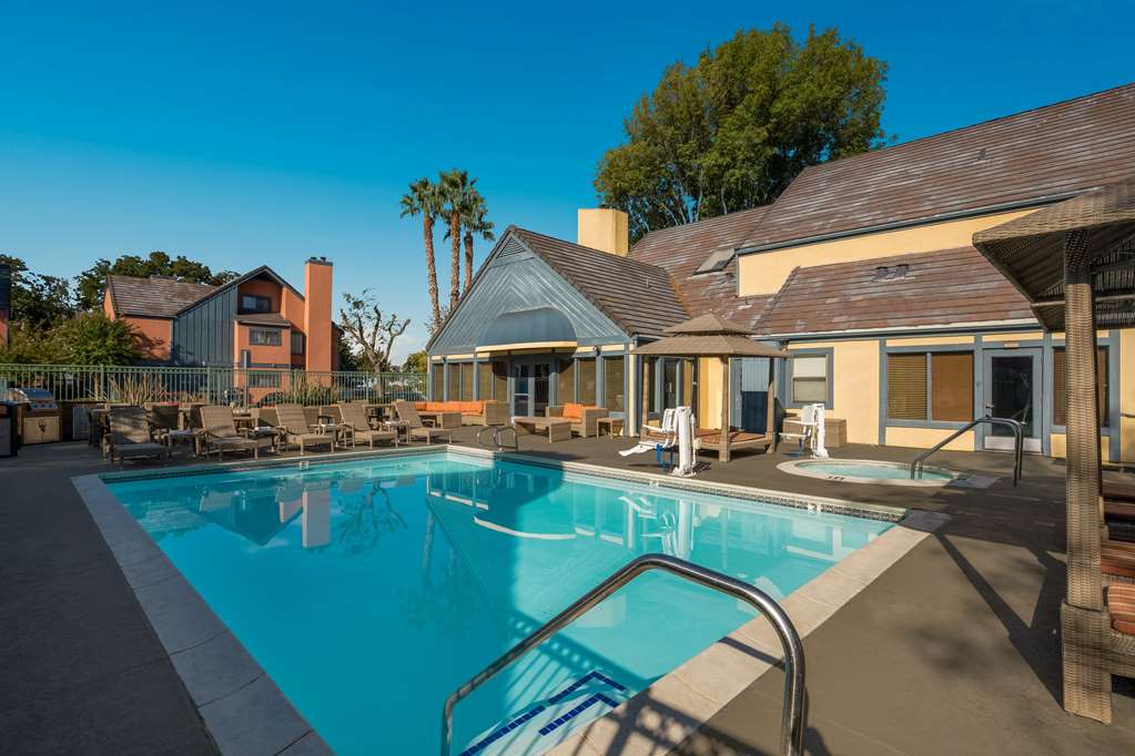 Фото SenS Suites Livermore, SureStay Collection by Best Western