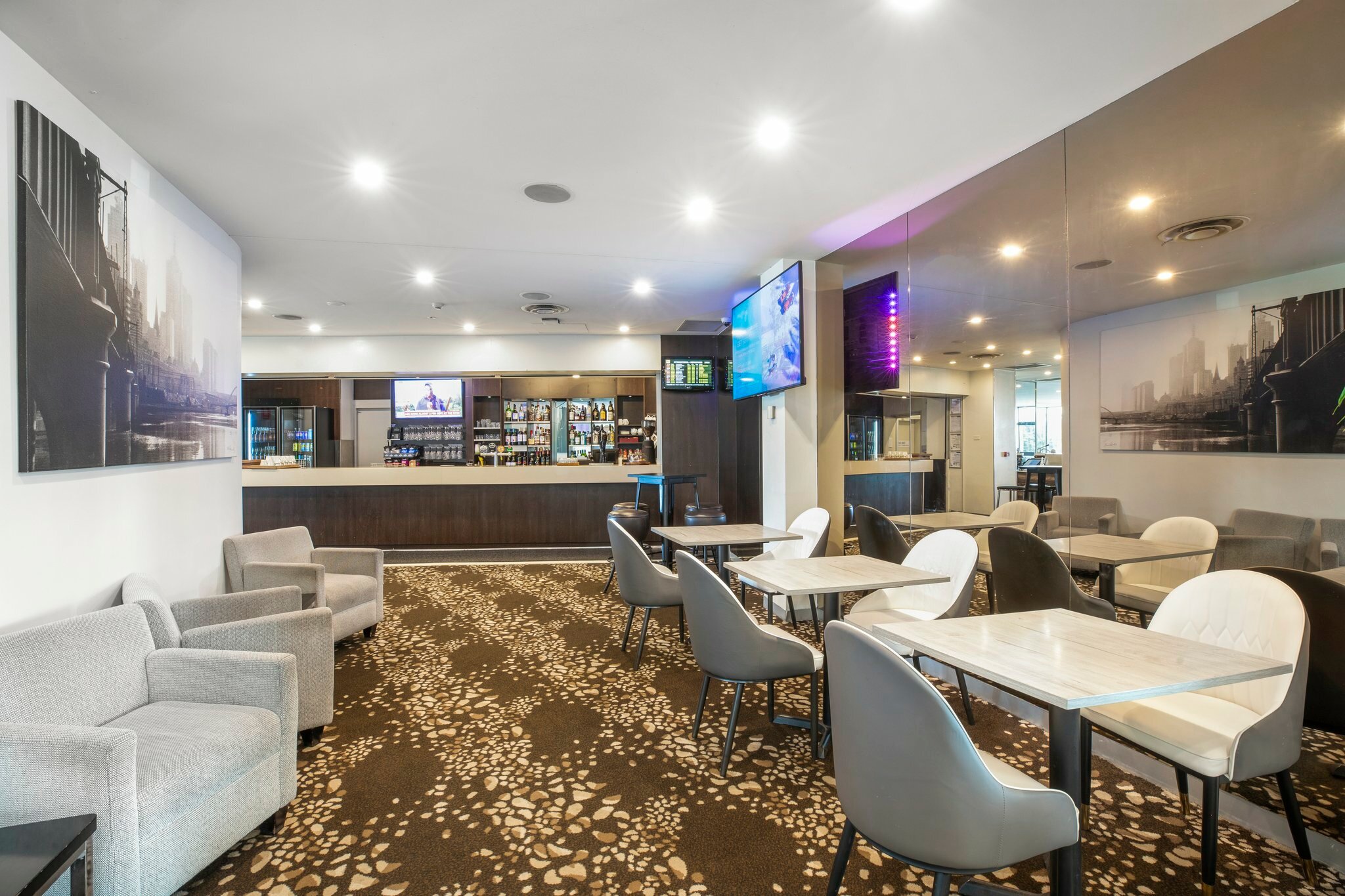 Фото Holiday Inn Melbourne Airport