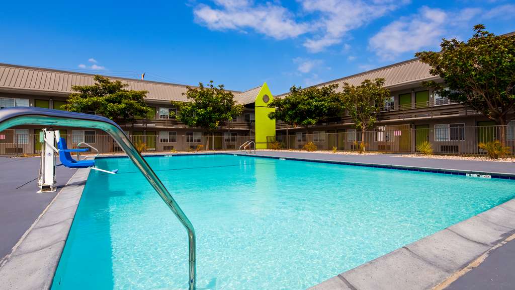 Фото SureStay Plus Hotel by Best Western Point Richmond