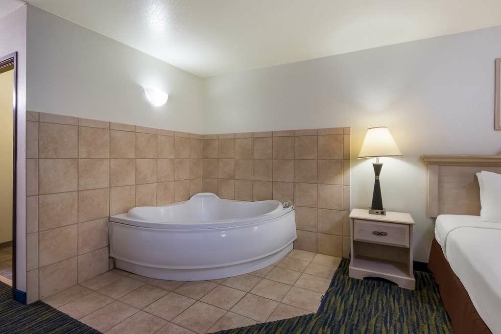 Фото SureStay Hotel by Best Western Falfurrias