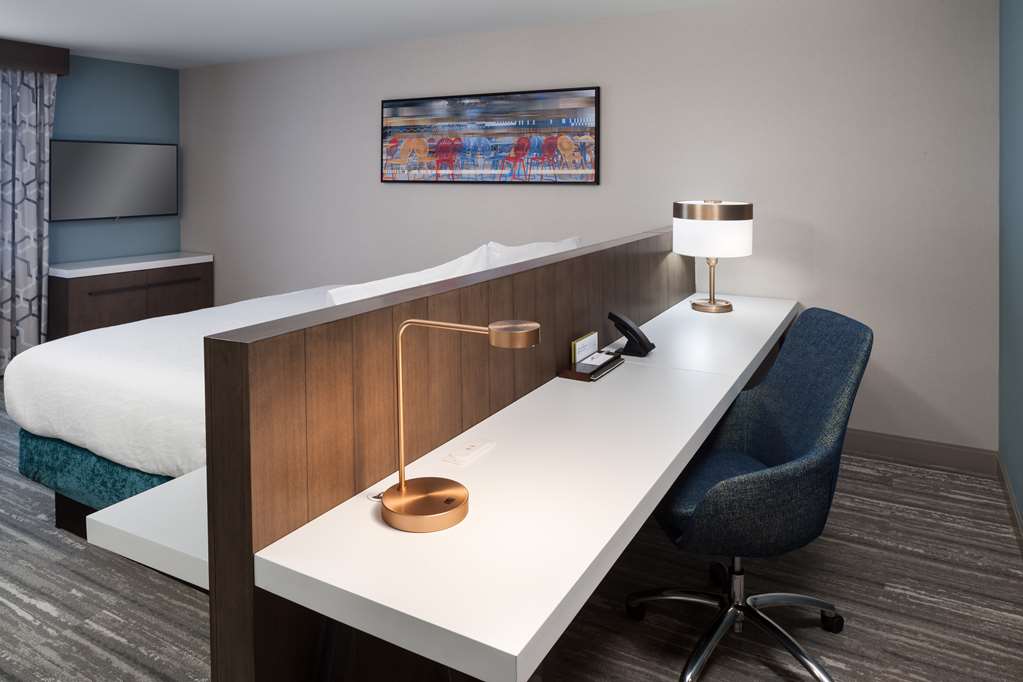 Фото Hilton Garden Inn Madison Downtown