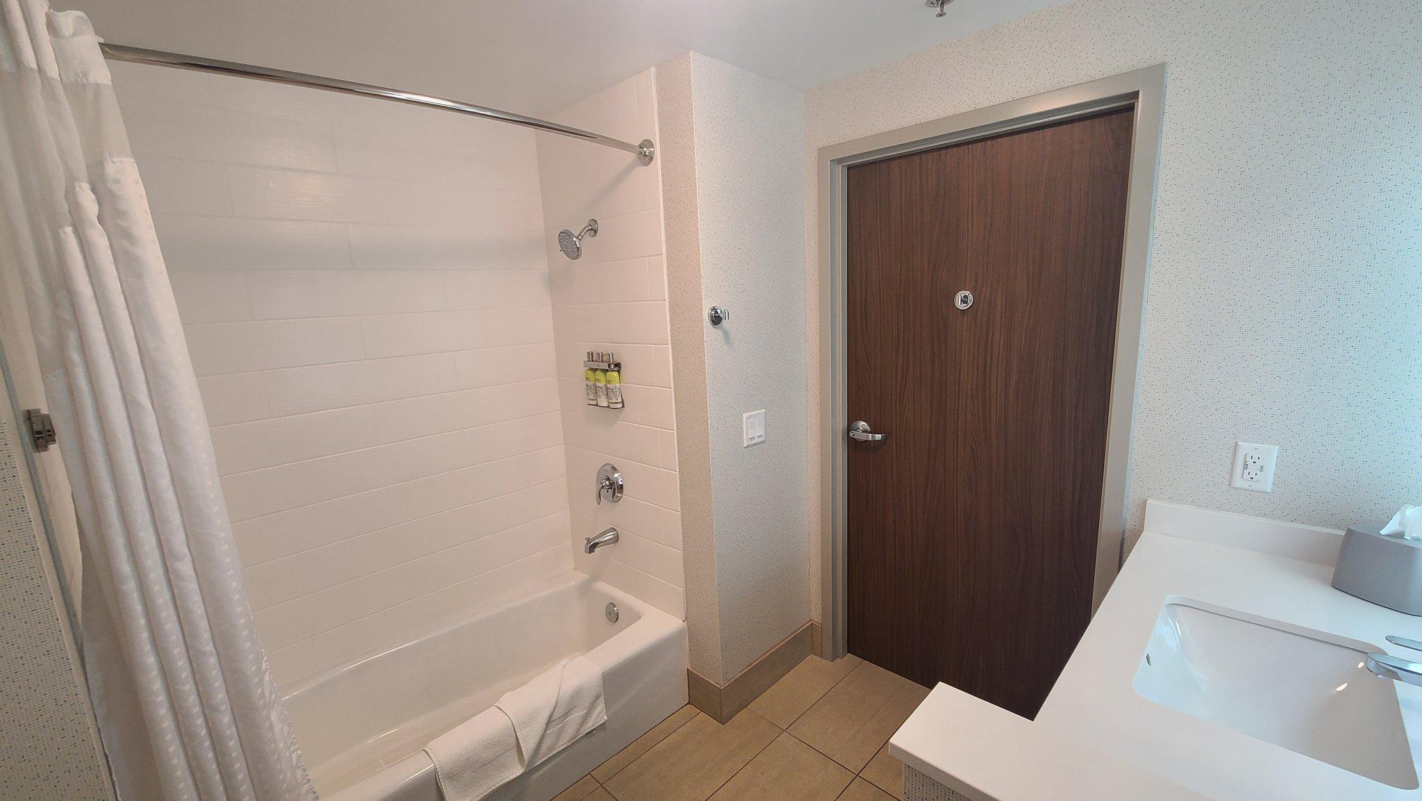 Фото Holiday Inn Express and Suites Chico