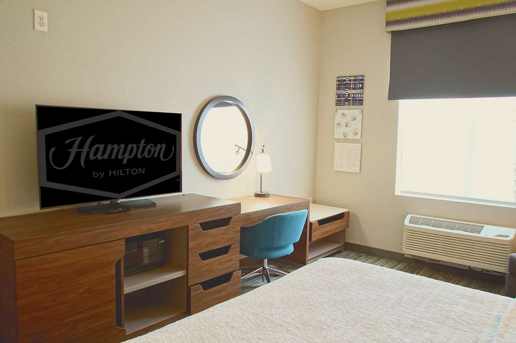 Фото Hampton Inn & Suites Cathedral City