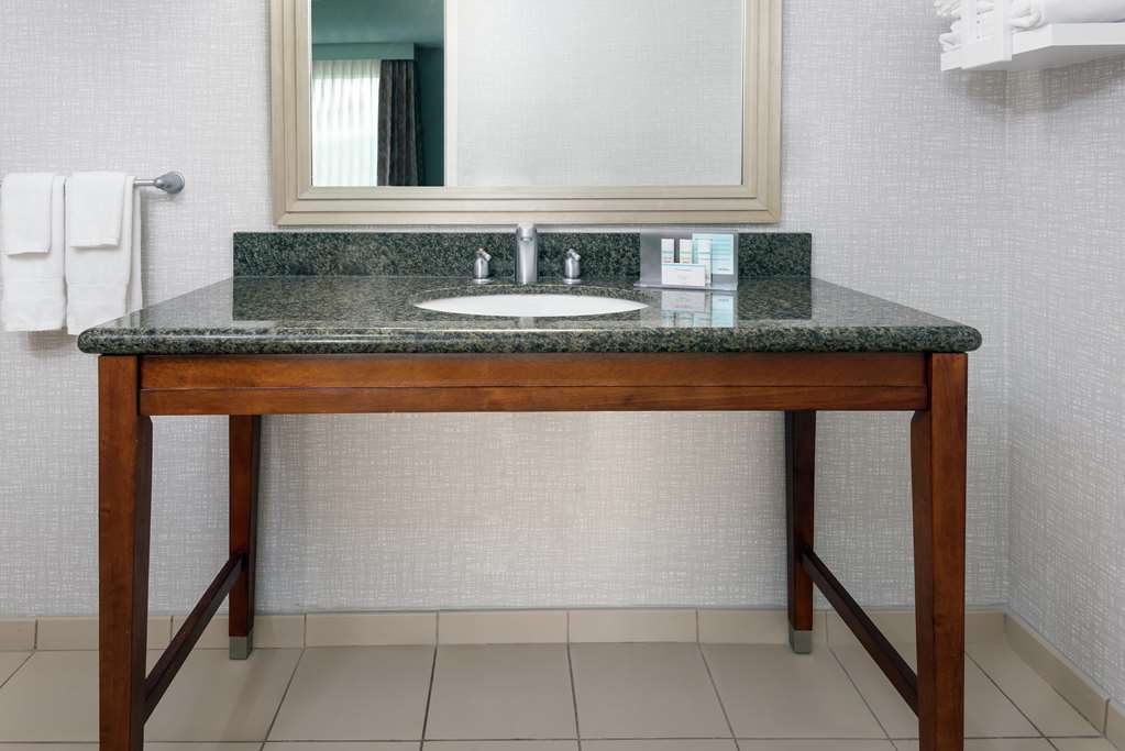 Фото Hampton Inn & Suites Orlando Airport @ Gateway Village