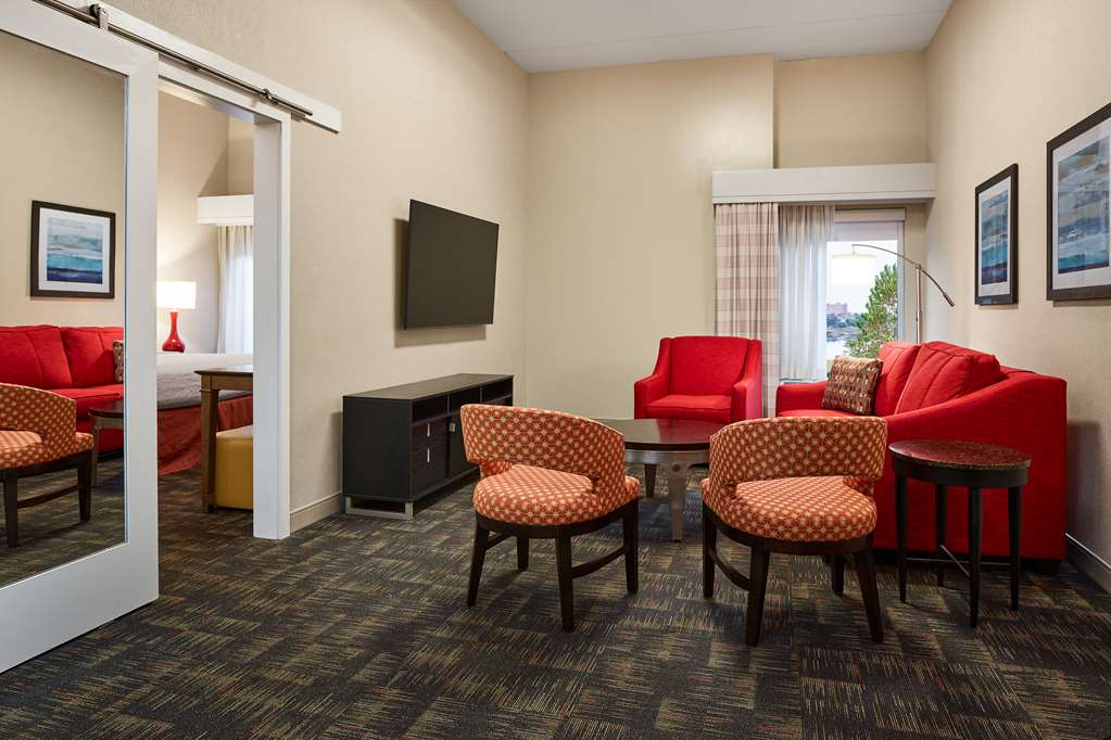 Фото Hampton Inn Boston - Logan Airport