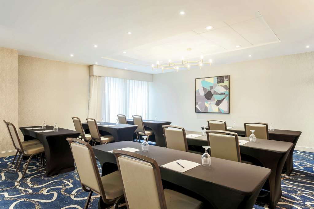 Фото DoubleTree by Hilton Austin - University Area