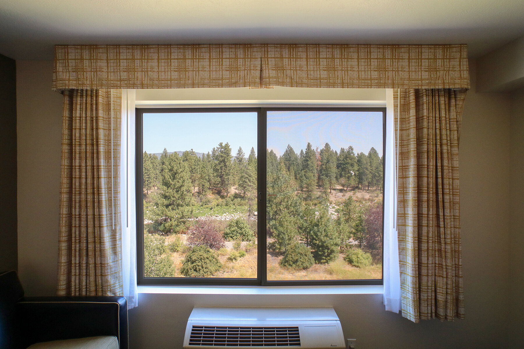 Фото Oxford Suites Spokane Valley