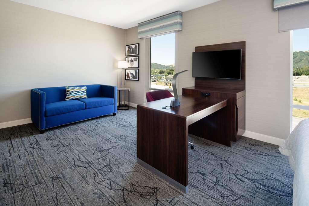 Фото Hampton Inn & Suites Gilroy