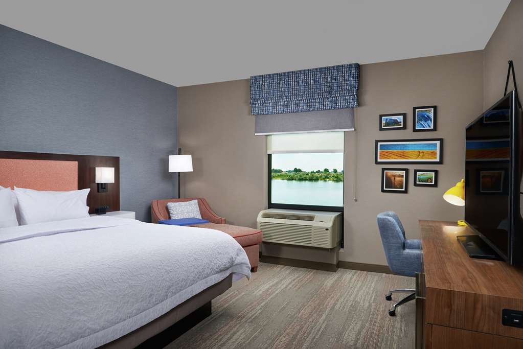 Фото Hampton Inn by Hilton Burley