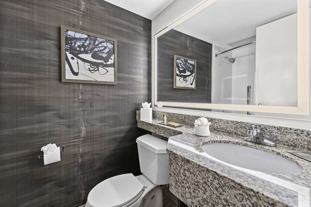 Фото DoubleTree by Hilton Raleigh Midtown, Nc