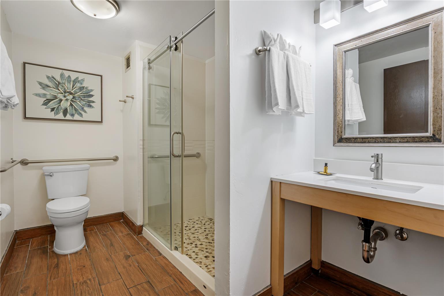 Фото Best Western Plus South Coast Inn