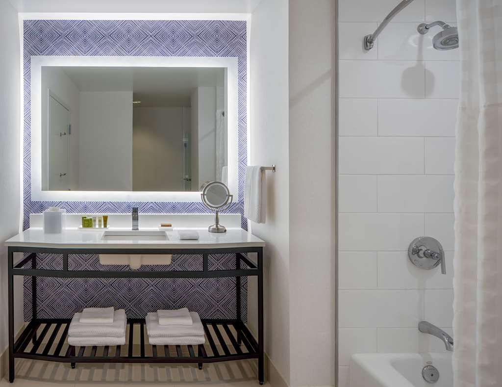 Фото Hilton Richmond Downtown
