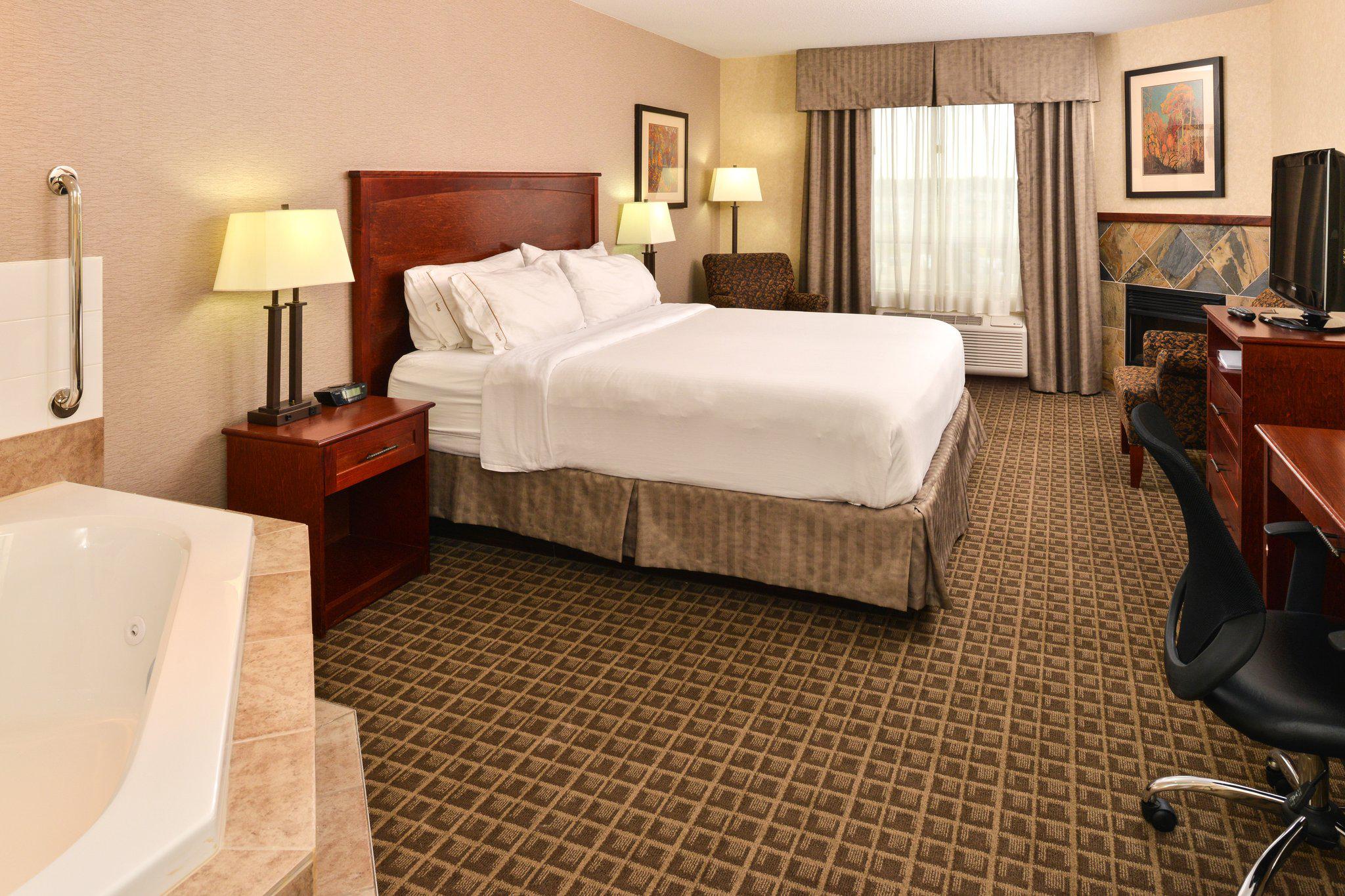 Фото Holiday Inn Express and Suites Edmonton North