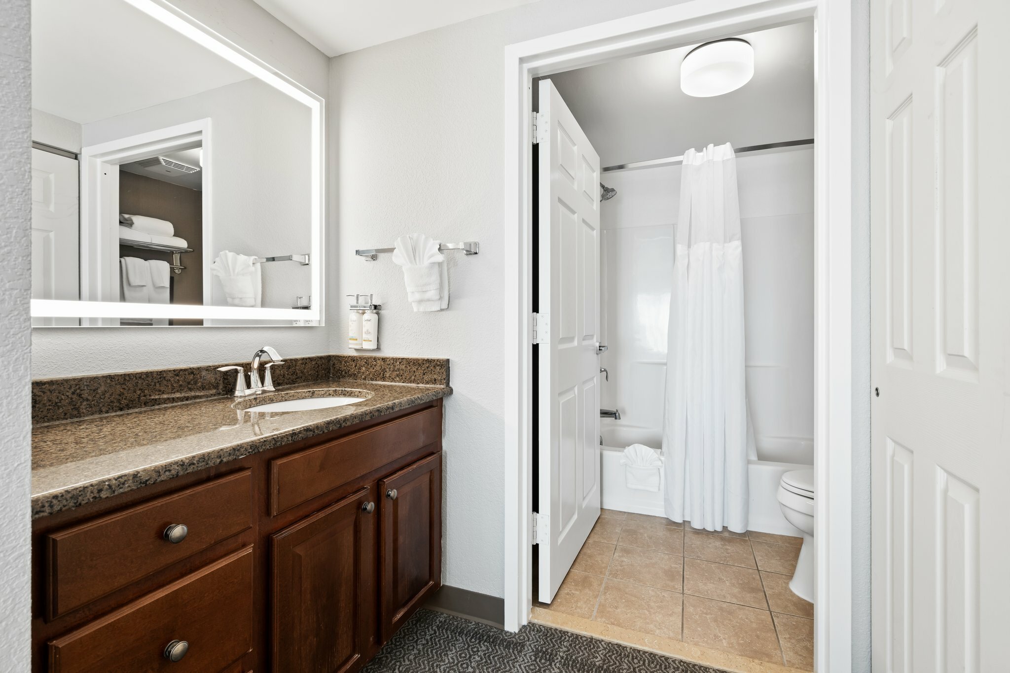 Фото Staybridge Suites North Brunswick, an Ihg Hotel