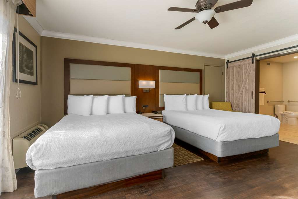 Фото Best Western Plus Forest Park Inn