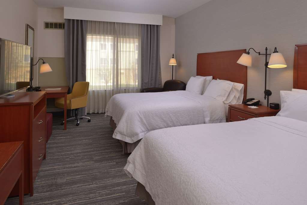 Фото Hampton Inn & Suites Bakersfield North-Airport