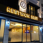 Restwon Suit