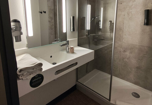 Гостиница B&b Hotel Clermont-Ferrand Nord Riom в Рьоне
