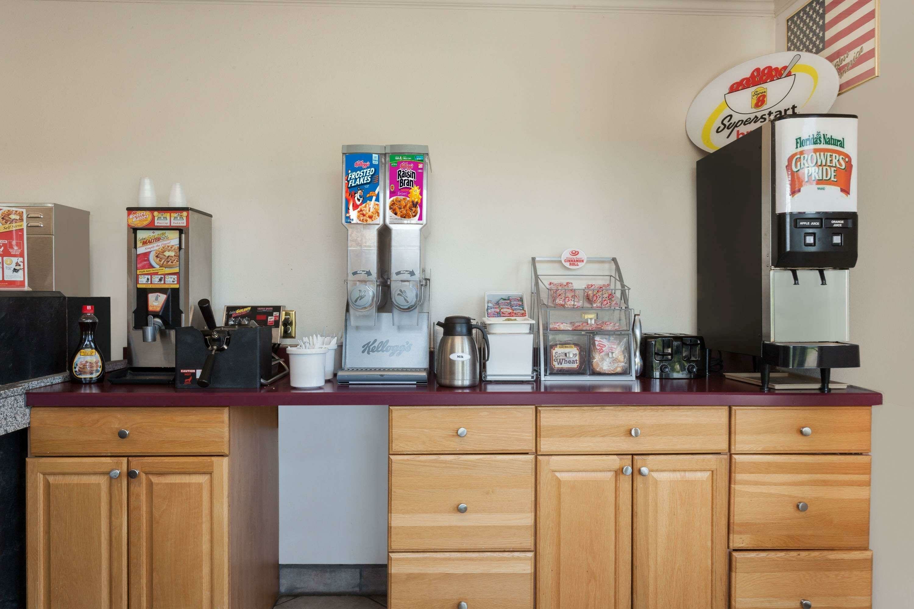 Фото Super 8 by Wyndham Harrisburg Hershey West