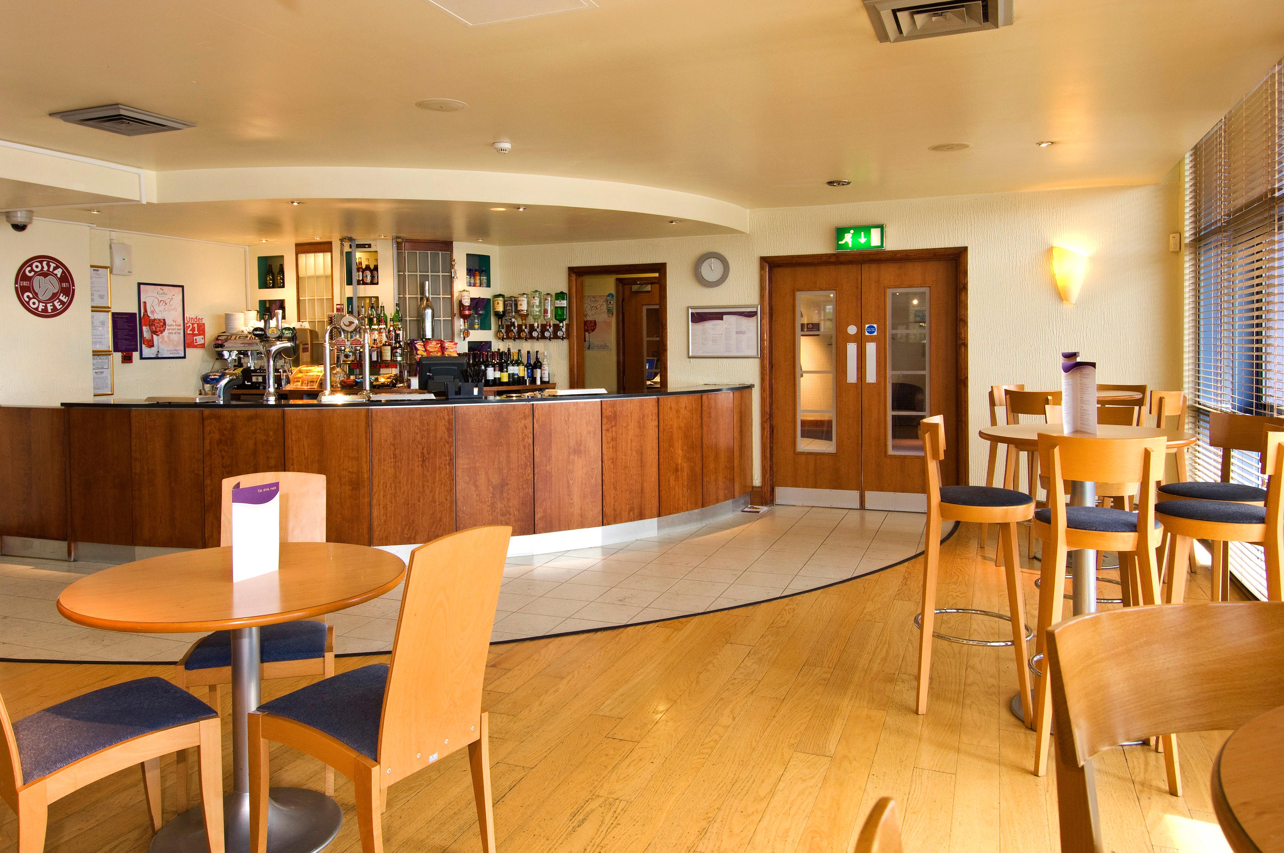 Фото Premier Inn Southampton Airport Hotel