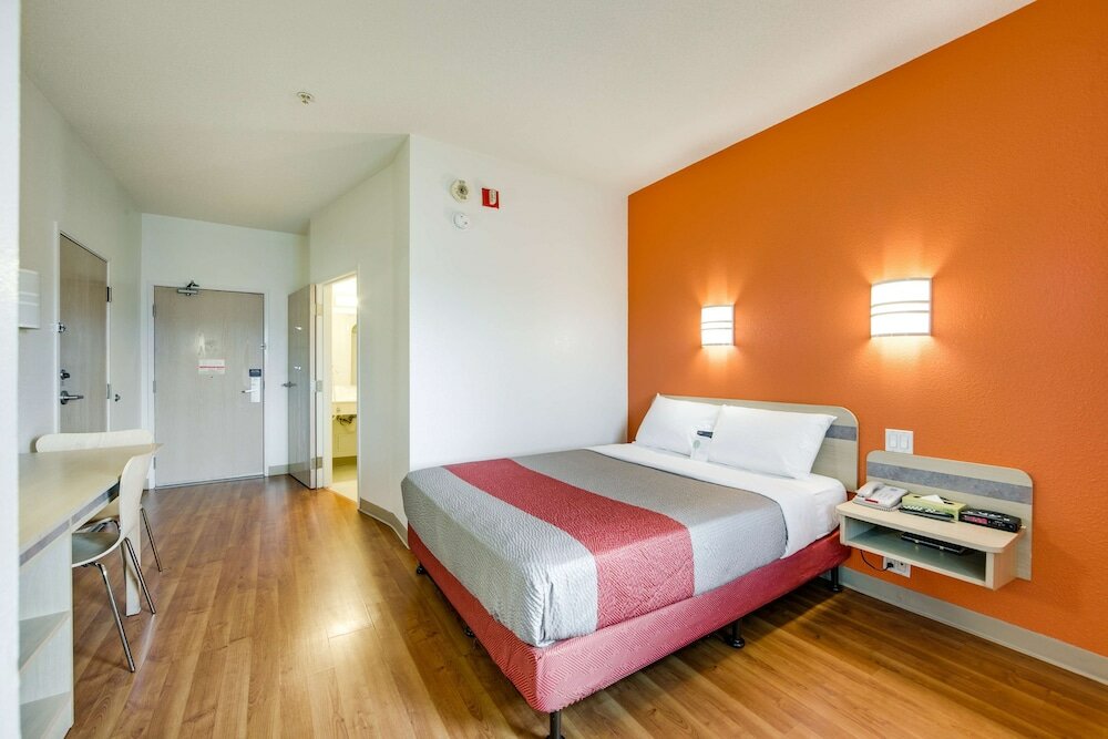 Фото Motel 6 - Toronto - Brampton