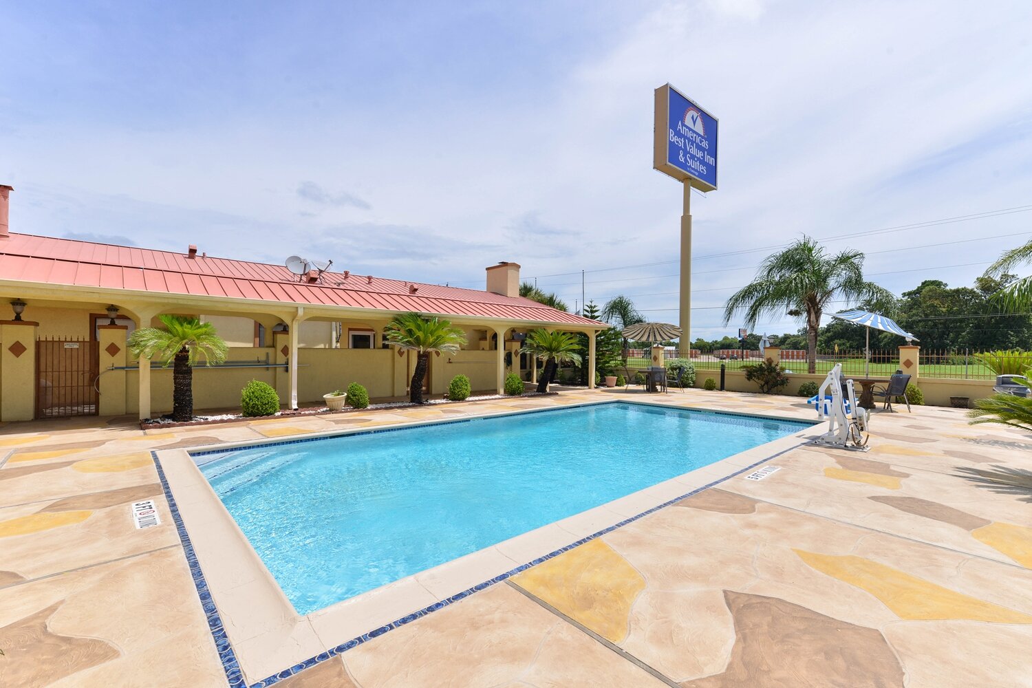 Фото Americas Best Value Inn & Suites Alvin Houston