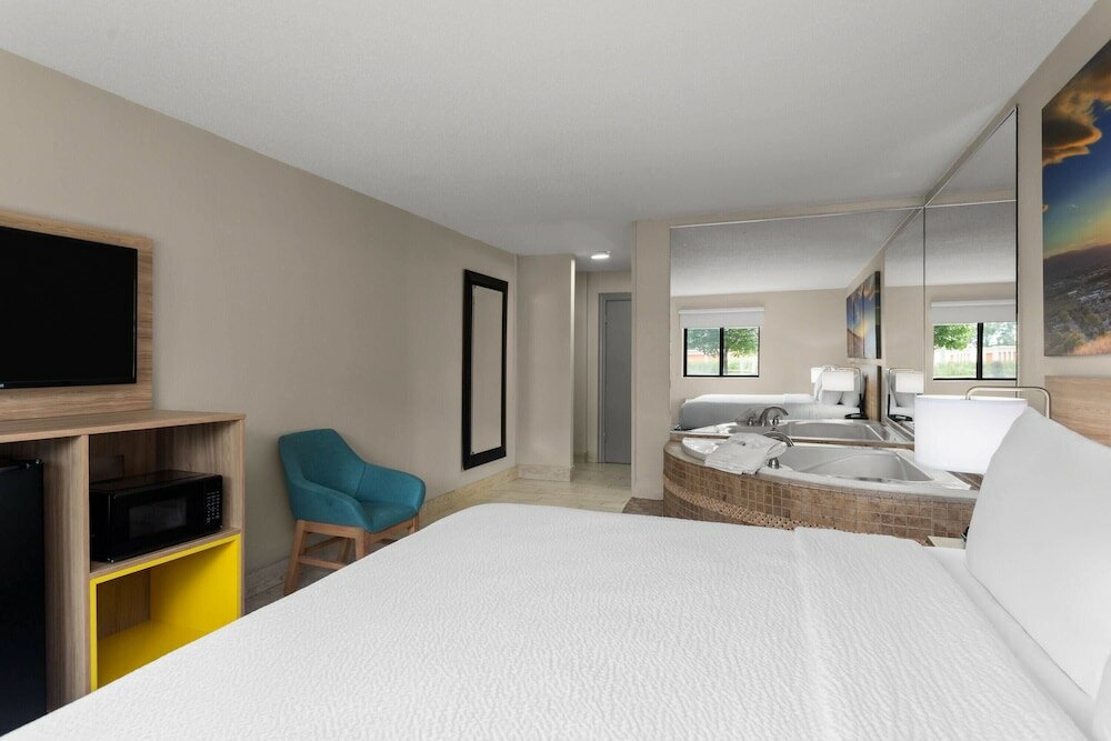 Фото Days Inn and Suites by Wyndham Hammond, In