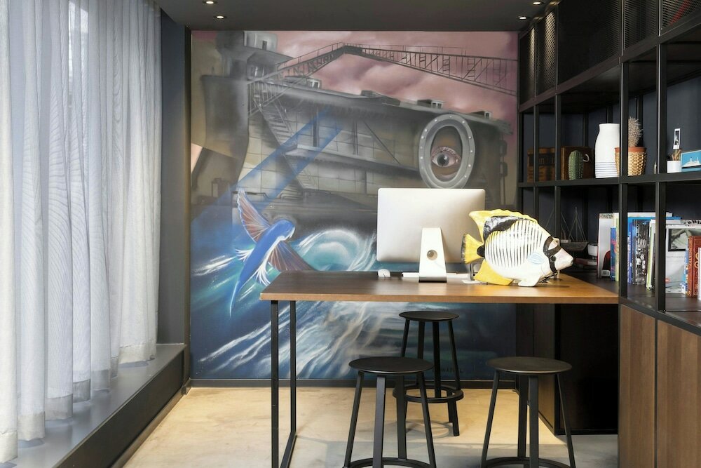 Фото Moxy Southampton