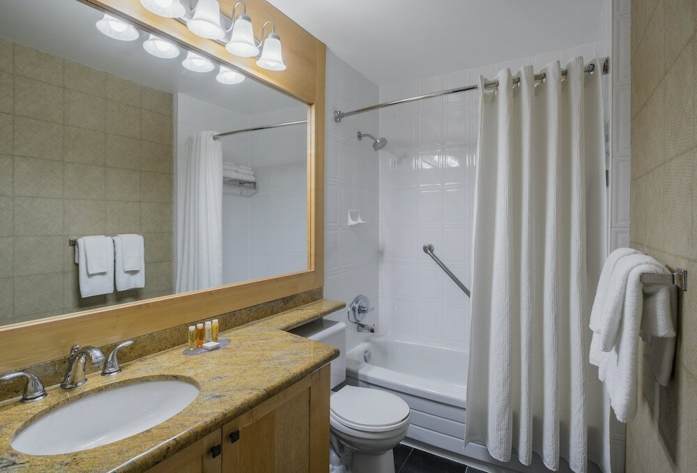 Фото Whistler Village Inn And Suites