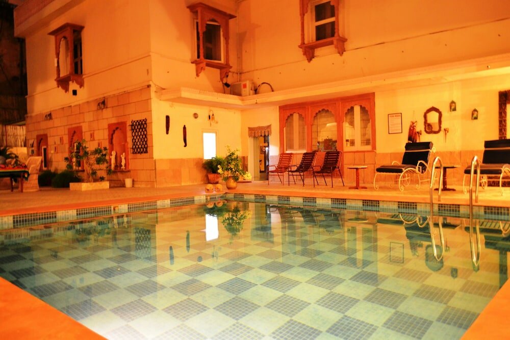 Фото Suryaa Villa - A City Centre Hotel