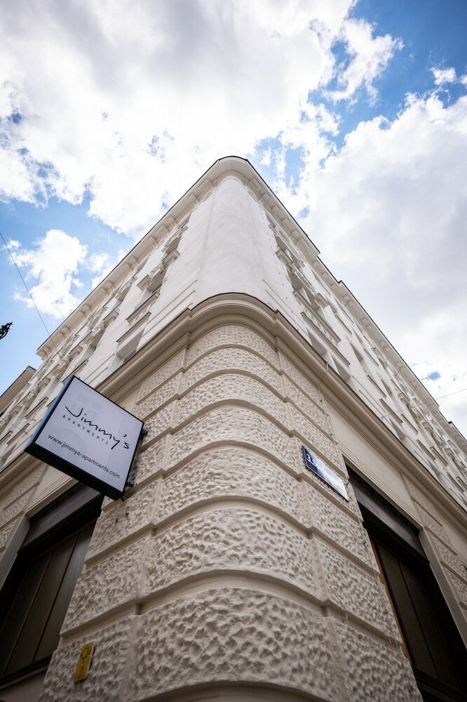 Фото Jimmy's Apartments Emerald