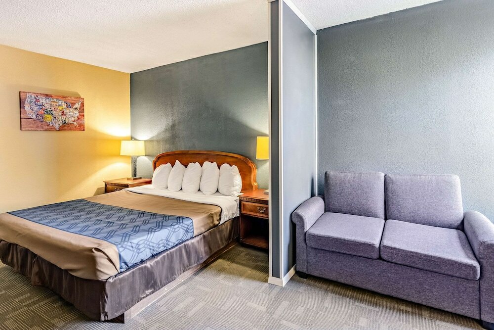 Фото Econo Lodge Inn & Suites Radford-Blacksburg Area
