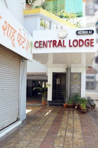 Гостиница Hotel Central Lodge в Колхапуре