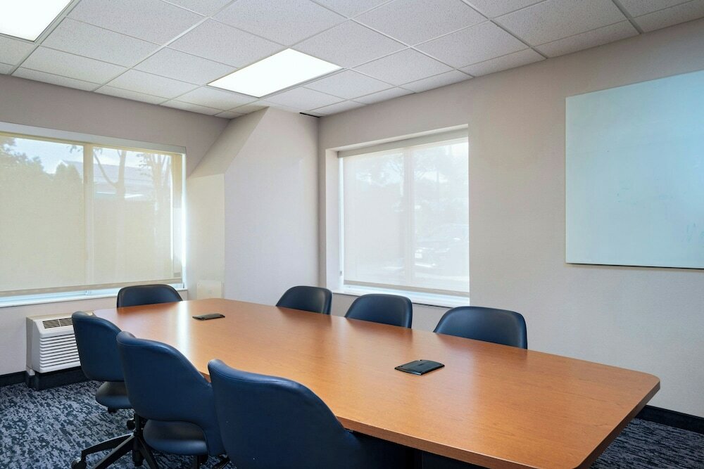 Фото Fairfield Inn by Marriott Medford Long Island