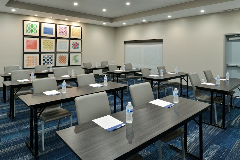 Фото Holiday Inn Express Orlando - South Park, an Ihg Hotel