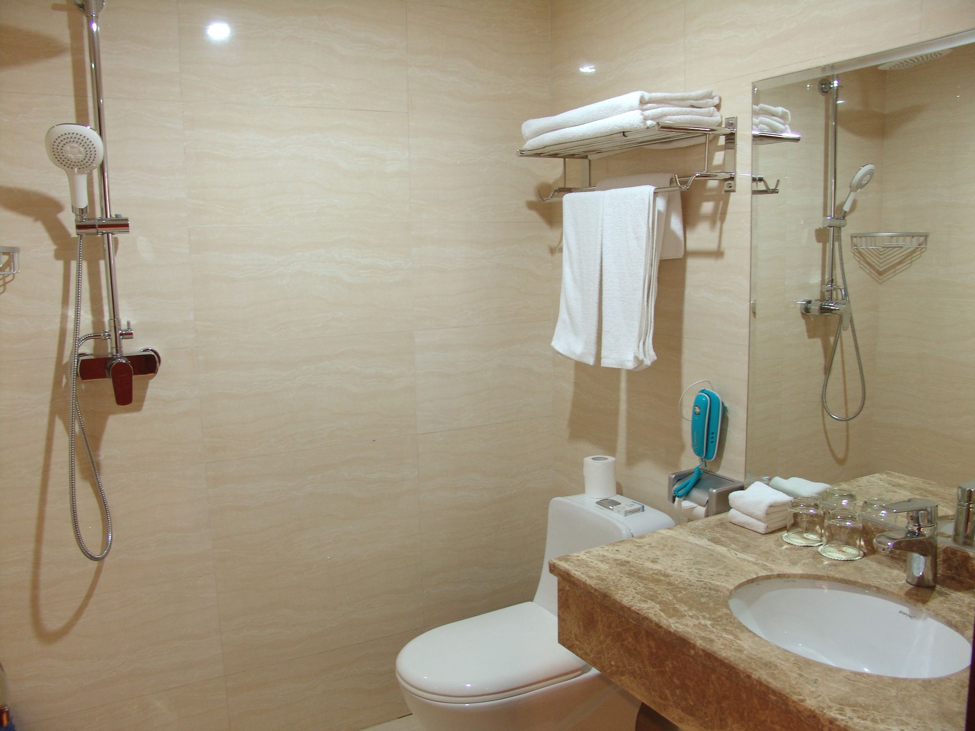 Фото Xiamen Hooray Hotel