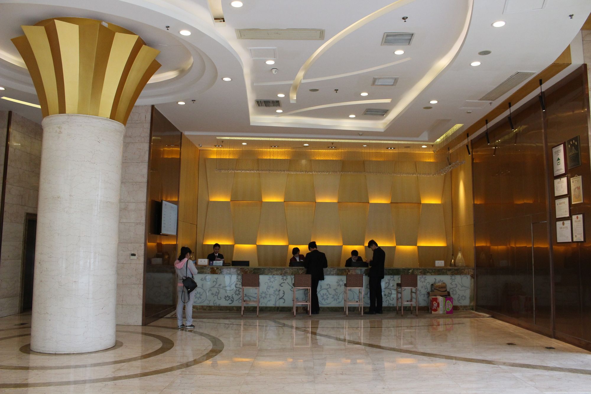 Фото Xiamen Hooray Hotel