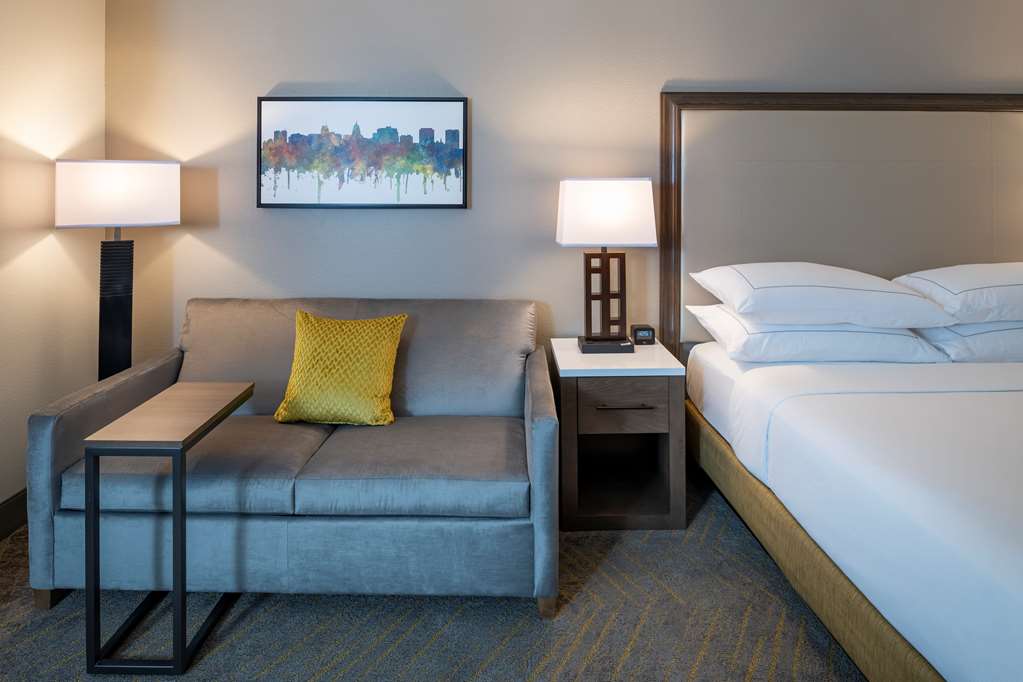 Фото DoubleTree by Hilton Madison East